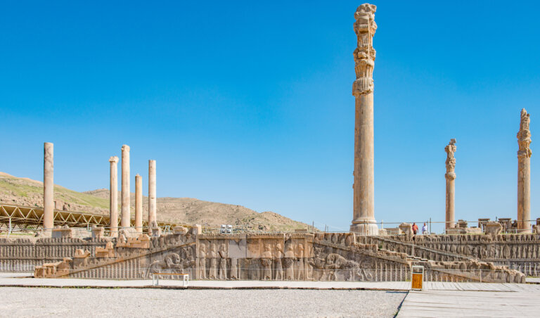 Descubre el Palacio de las Cien Columnas de Persépolis