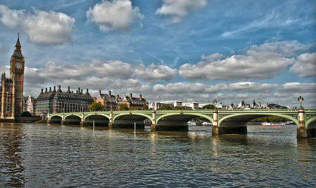 Puente de Westminster cerca del London Eye