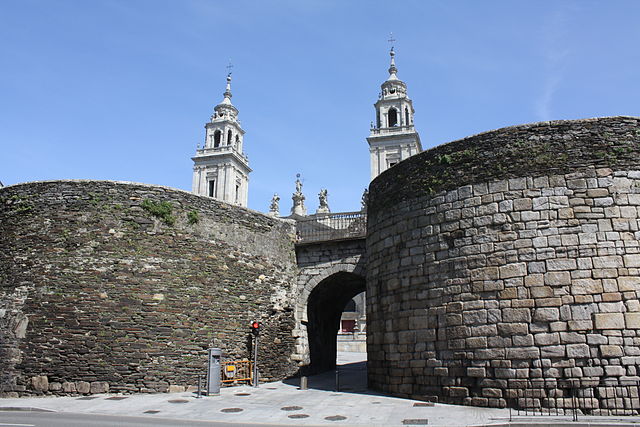 Puerta de Santiago de la muralla romana de Lugo