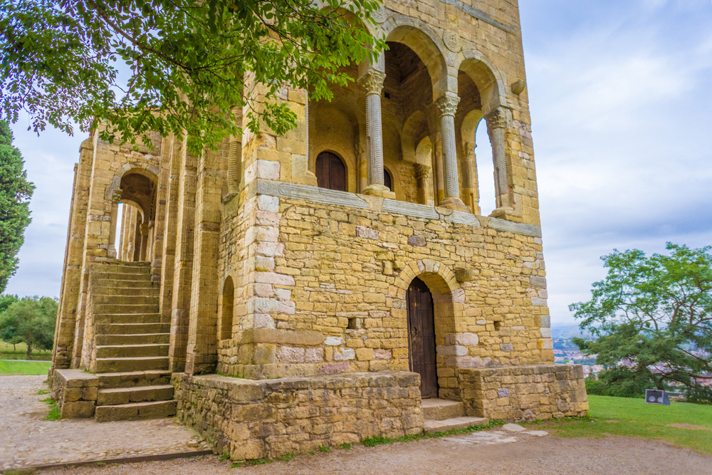 Fachada de Santa María del Naranco