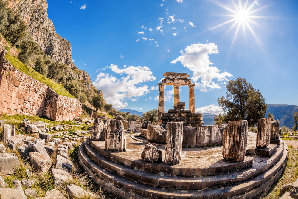Templo de Delfos en una ruta por el Peloponeso