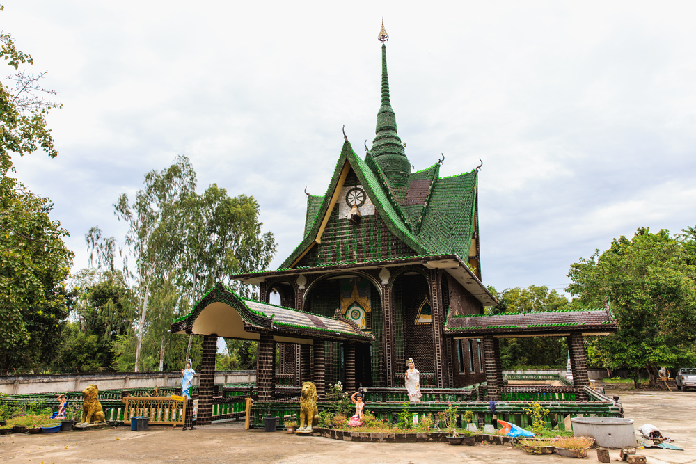Wat Pa Maha Chedi Kaew en Tailandia