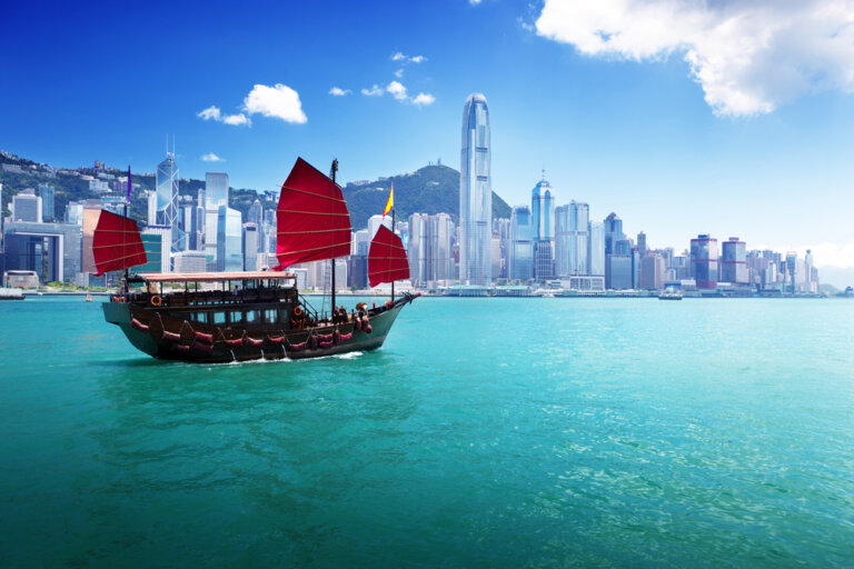 Contemplamos el "skyline" de la bahía de Hong Kong