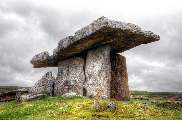 Dolmen de Poulnabore en Irlanda