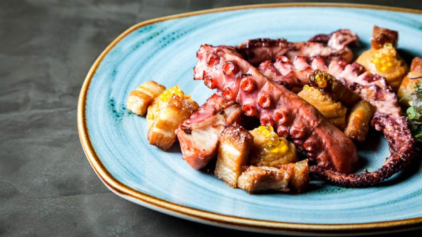 Plato de esencia al cuadrado