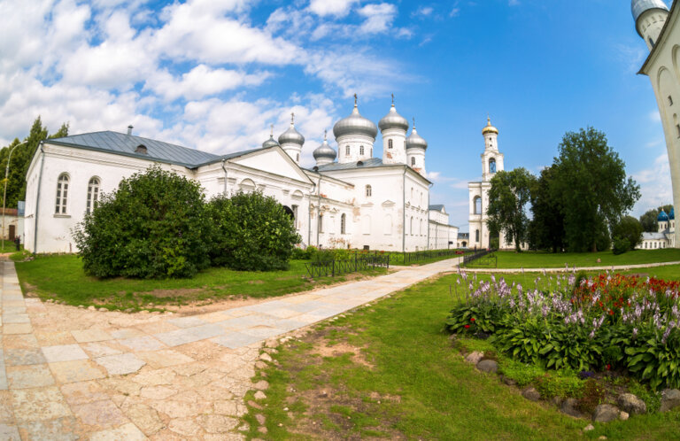 Qué hacer cerca del monasterio de Yuriev en Rusia