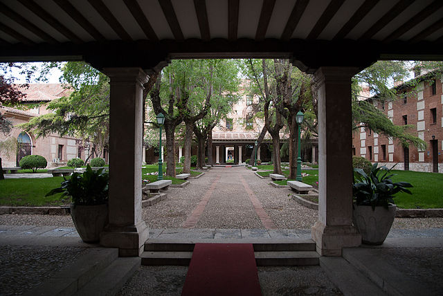 Patio de los Filósofos de la Universidad de Alcalá