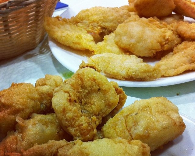Pescaíto frito, típico de la gastronomía de Sevilla