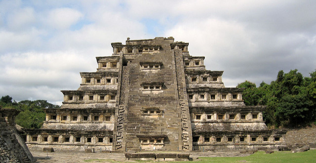 Pirámide de los Nichos en El Tajín