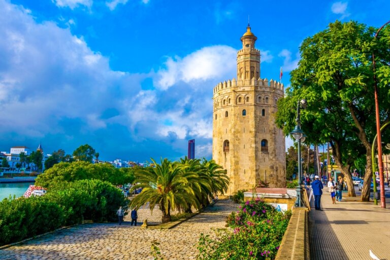 Cómo llegar a la Torre del Oro de Sevilla