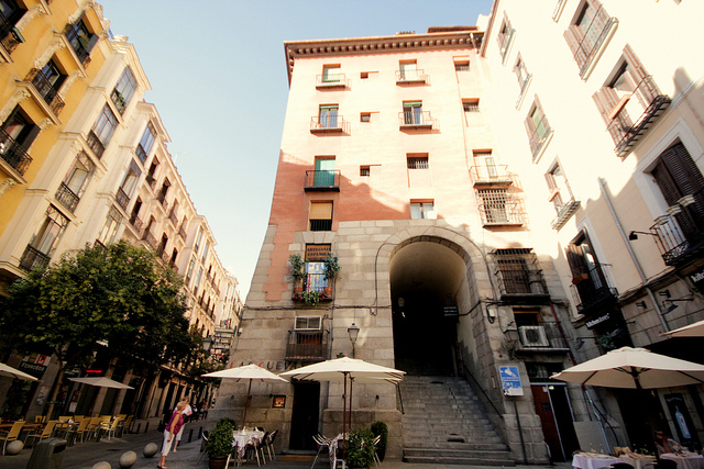 Arco de Cuchilleros en la Plaza Mayor de Madrid