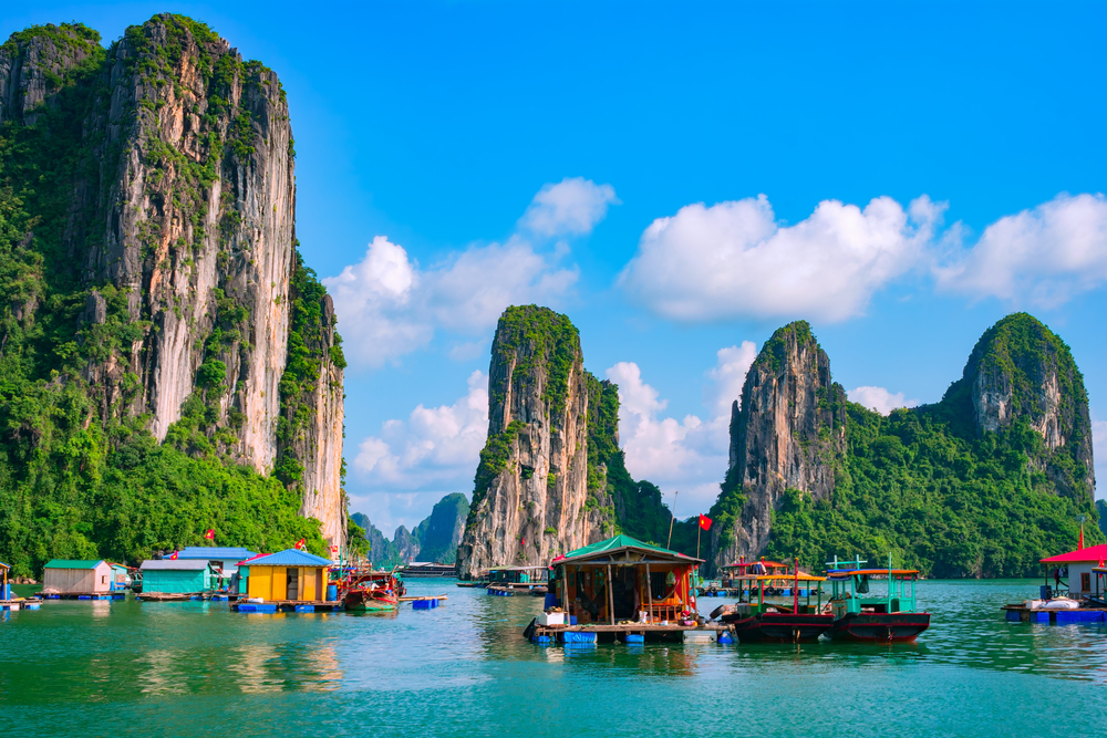 Pueblos flotantes en la bahía de Halong