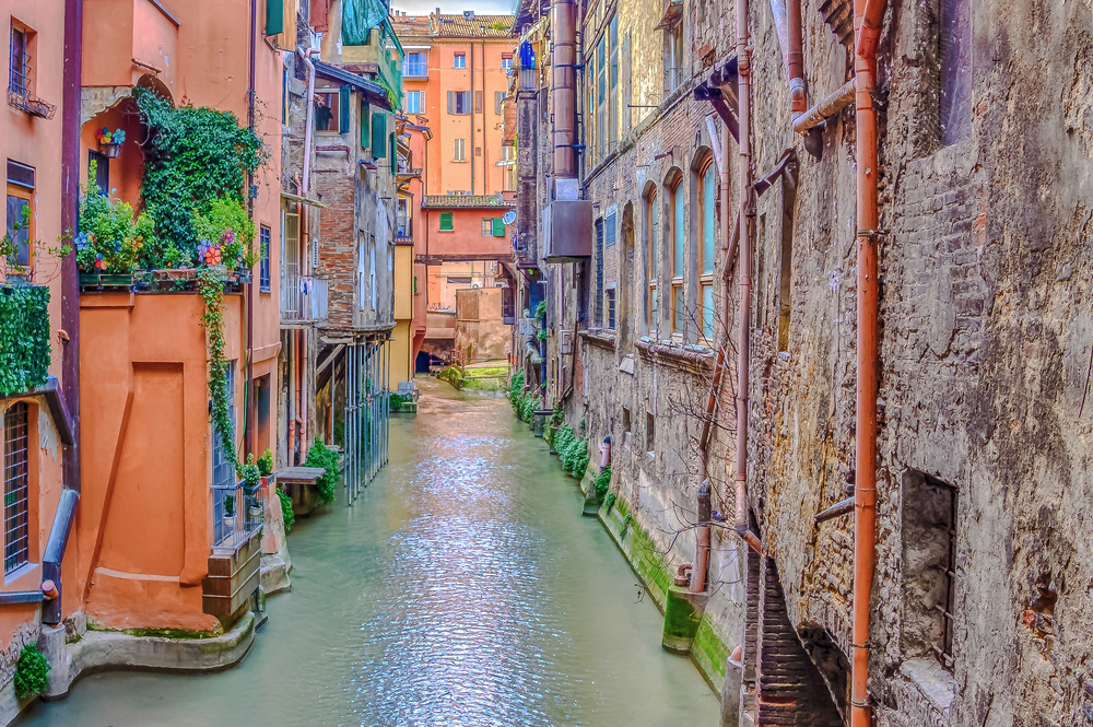 Canales de Bolonia en Italia