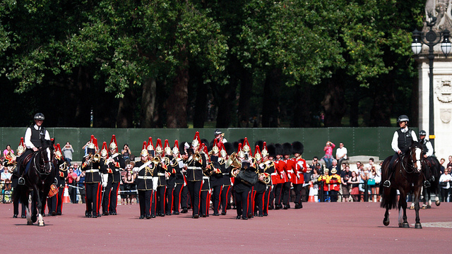 Ver el cambio de Guardia, una de las cosas que hacer gratis en Londres