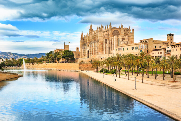 Un paseo por la historia de la Catedral de Palma de Mallorca