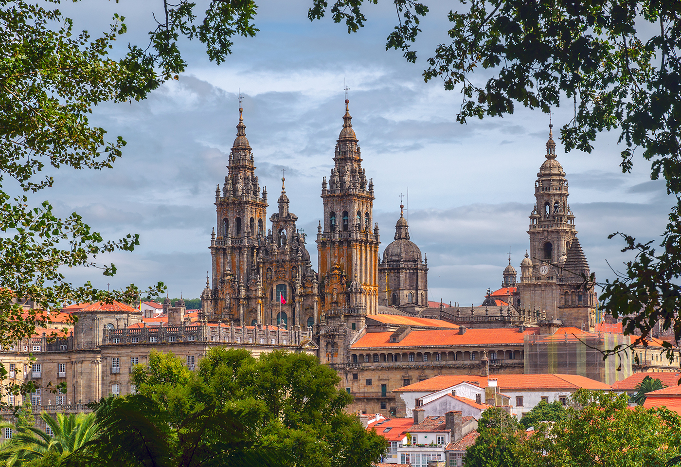 Santiago de Compostela, final de una de las peregrinaciones religiosas