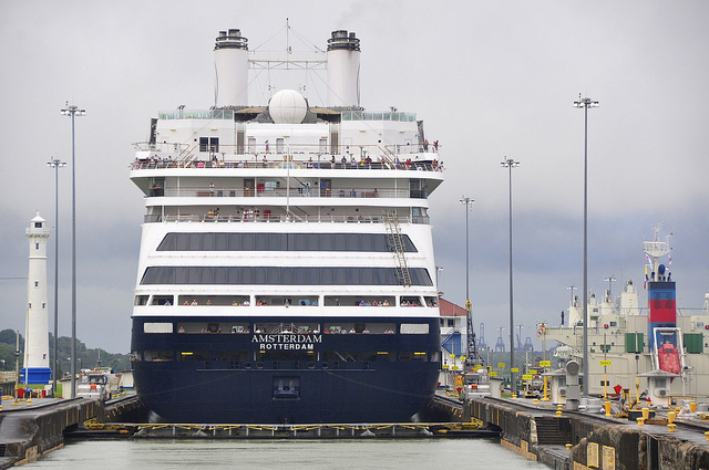 Crucero en el Canal de Panamá