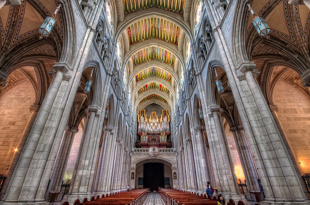 Interior de la catedral de la Almudena de Madrid