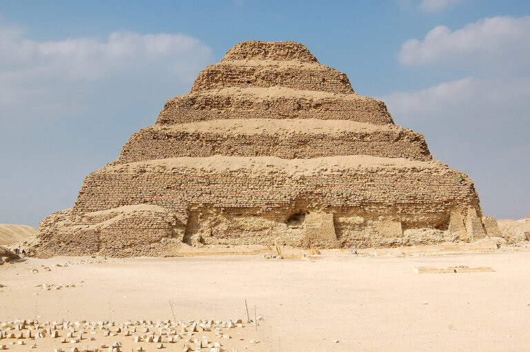 Cómo llegar a la pirámide escalonada de Zoser