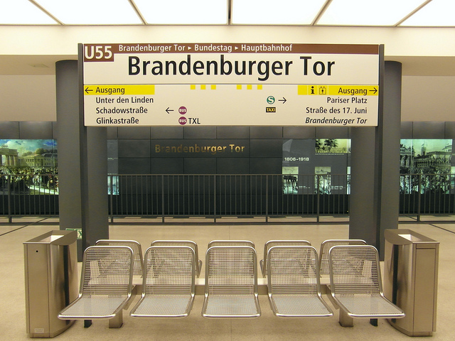 Metro de Berlín para llegar a la Puerta de Brandenburgo