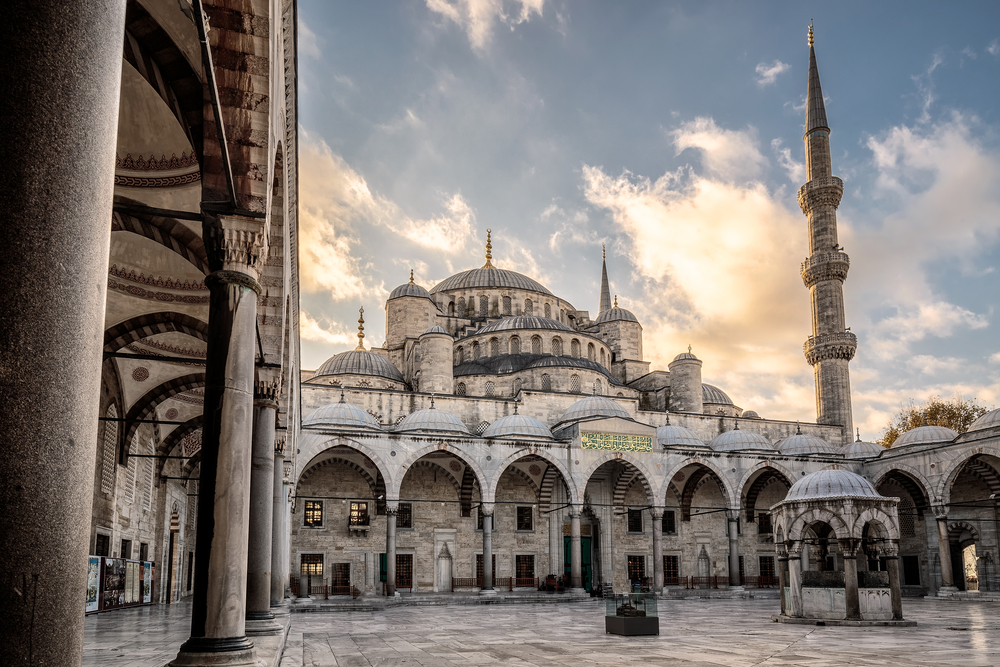 Patio de la Mezquita Azul de Estambul