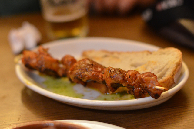 Pincho moruno, típico de tapeo por Melilla