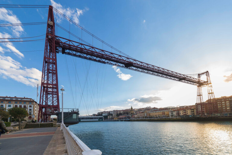 Cruzar el Puente Colgante de Vizcaya, una experiencia única