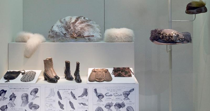 Zapatos y sombreros en el Museo del Traje de Madrid