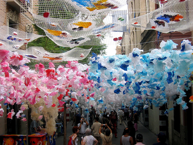 Barrio de Gracia en fiestas, una de las cosas que hacer gratis en Barcelona