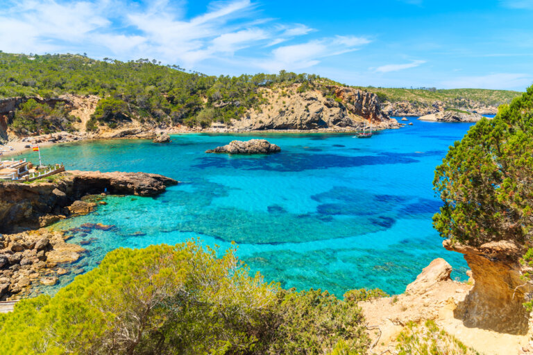 Cala Xarraca, un rincón encantador en la isla de Ibiza