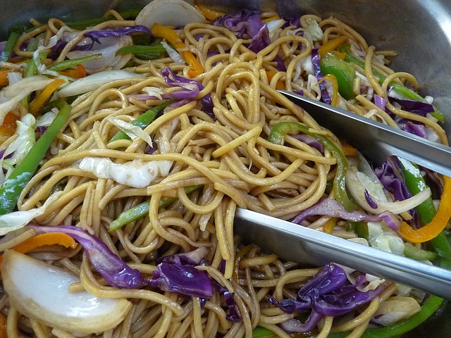 Plato de Chow mein