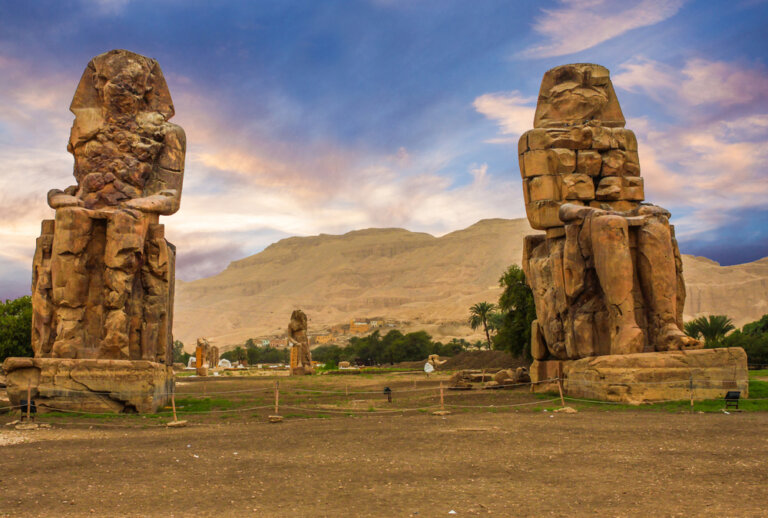 Historia y curiosidades de los colosos de Memnón
