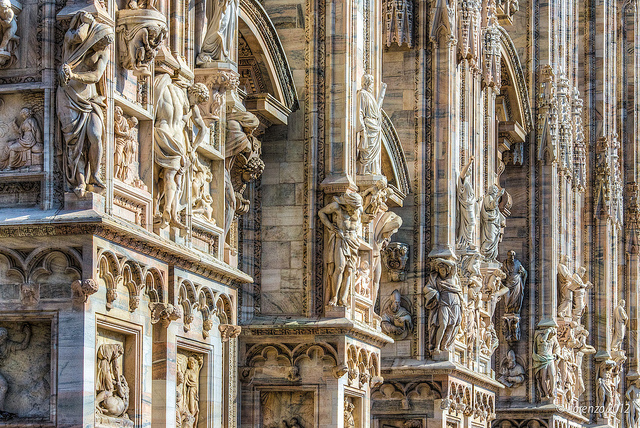 Detalles de la fachada del Duomo de Milán