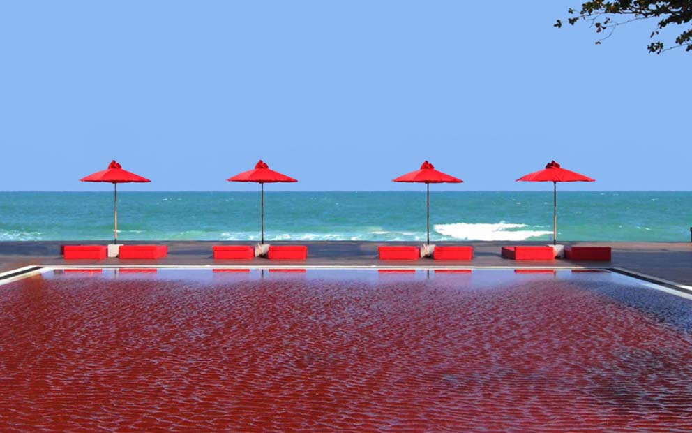 Piscina de agua roja