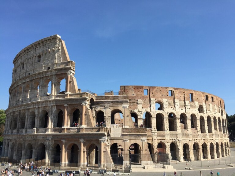 Cómo llegar al Coliseo de Roma y qué hacer en los alrededores