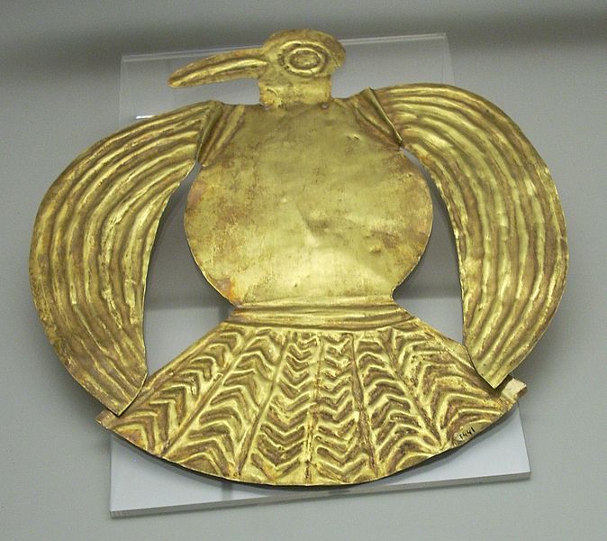 Pieza de oro en el Museo de América