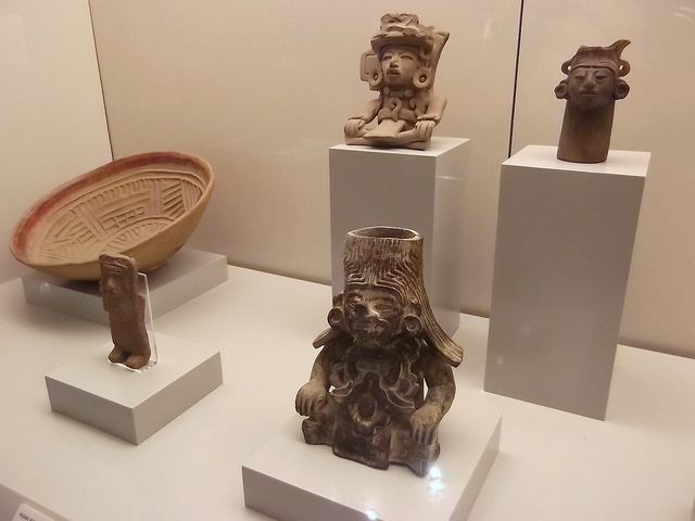 Vitrinas en el Museo de América de Madrid