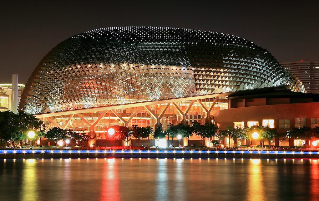 Iluminación del Teatro Ópera Esplanade