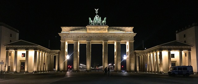 Puerta de Brandenburgo por la noche