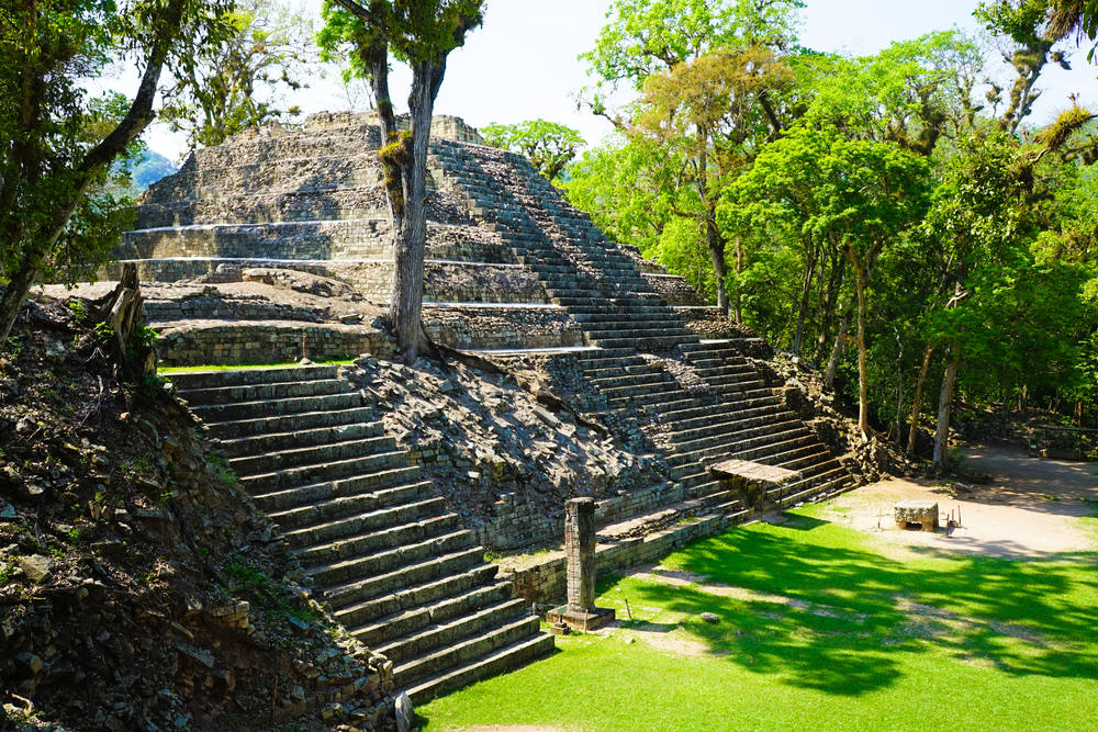 Aquí encontrarás diferentes construcciones Mayas.