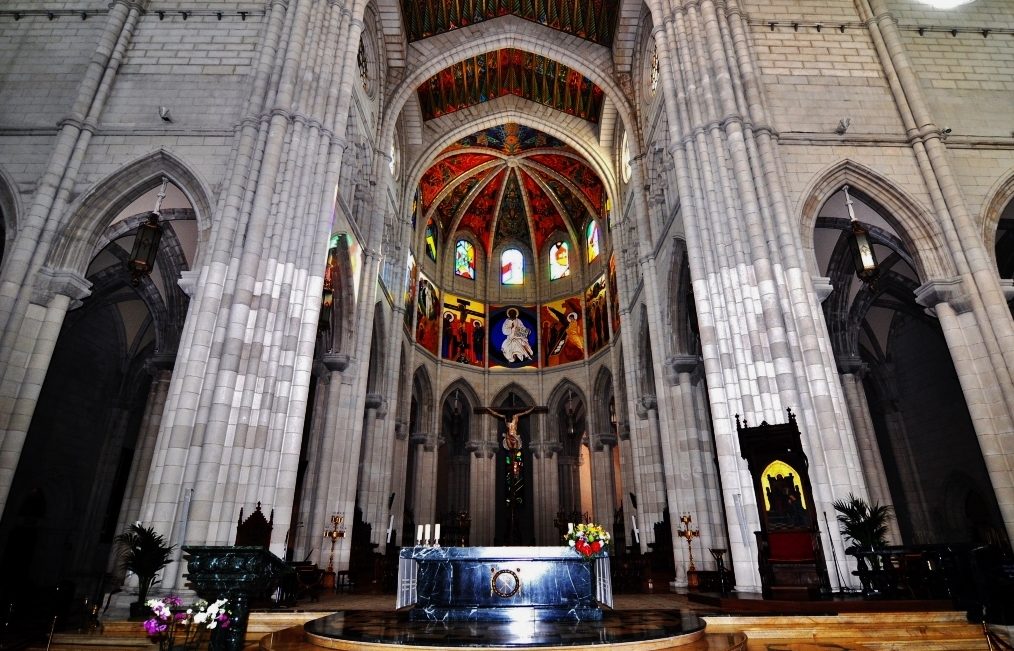Interior de la catedral de la Almudena