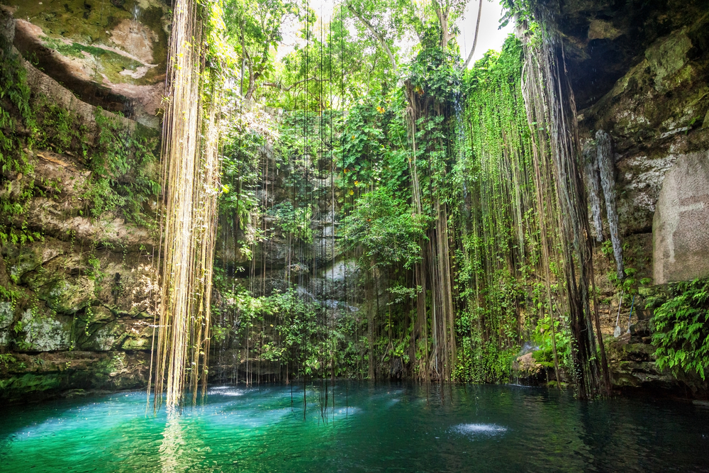 Cenote Ik-Kil en la Riviera Maya