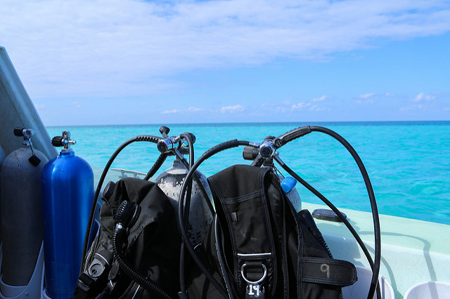 Equipo de submarinismo en el Blue Hole