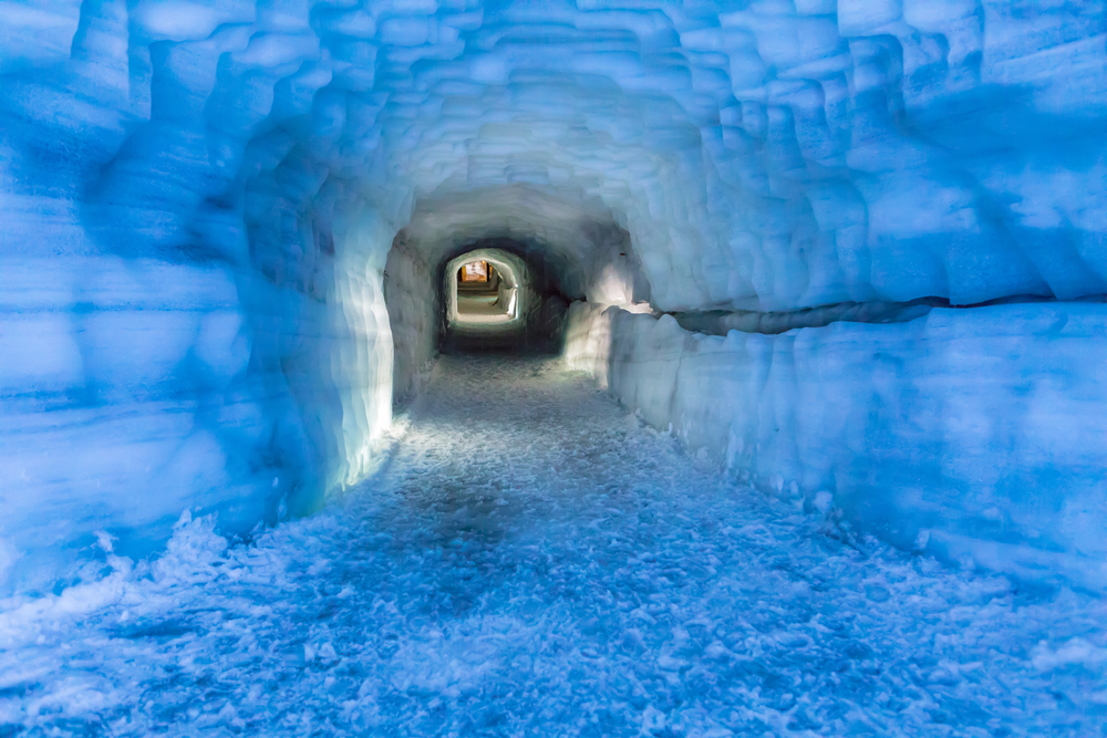 Cueva en el glaciar Langjokull de Islandia