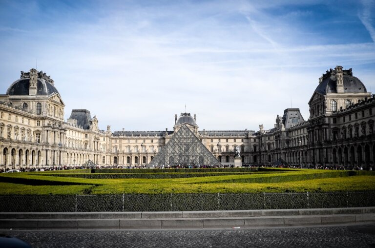 Visita y fascínate con el Museo del Louvre de París