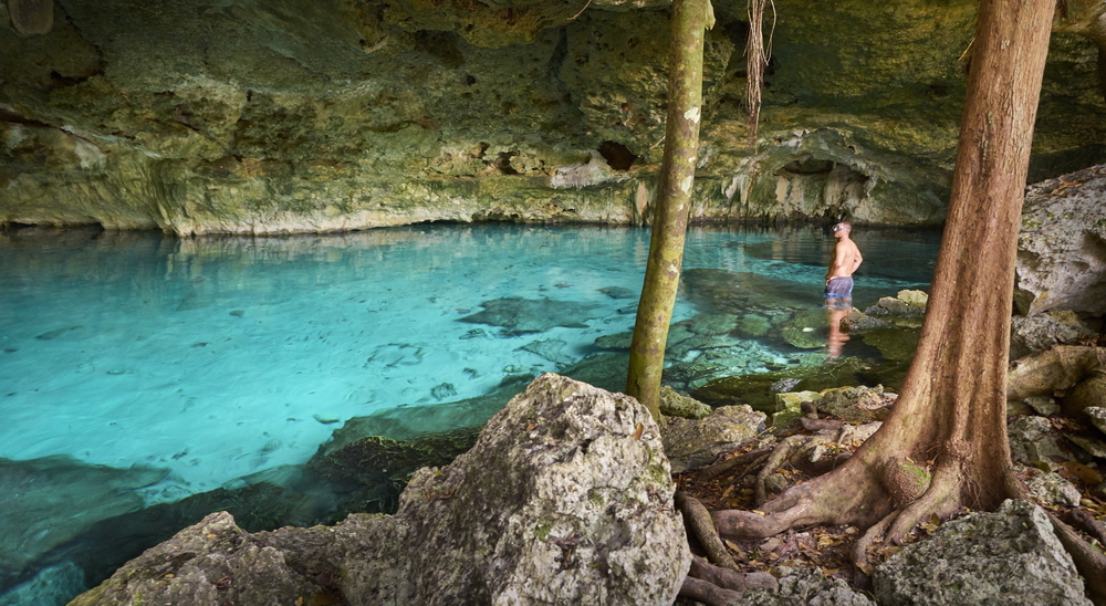 Cenote Dos Ojos en México
