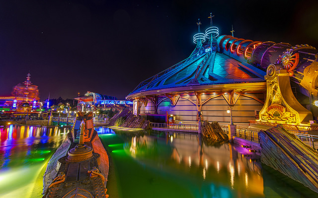 Disneyland París por la noche