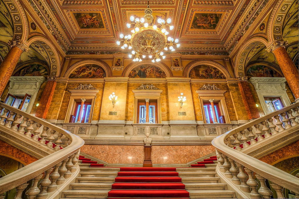 Escalinata de la Ópera nacional de Hungría