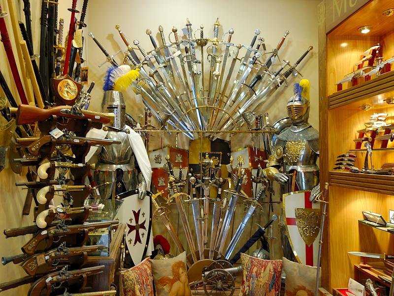 Tienda de espadas en Toeldo