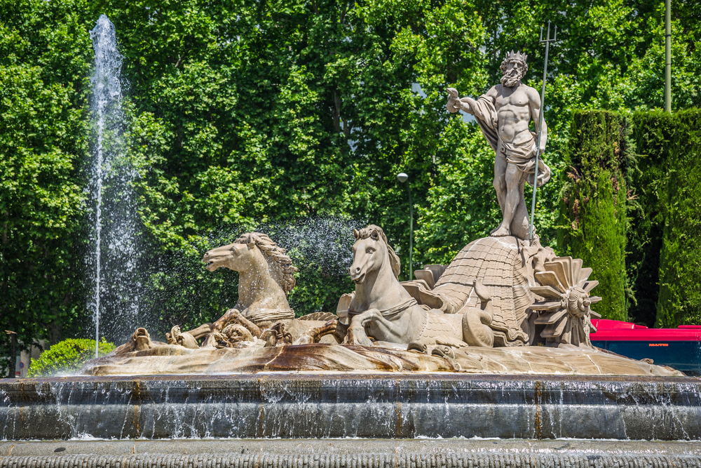 La fuente rojiblanca de Neptuno en Madrid, ¿la conoces?